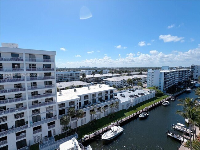 Building Photo - 3100 NE 49th St