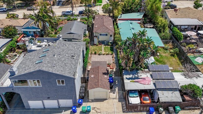 Building Photo - Charming Ocean Beach Home!