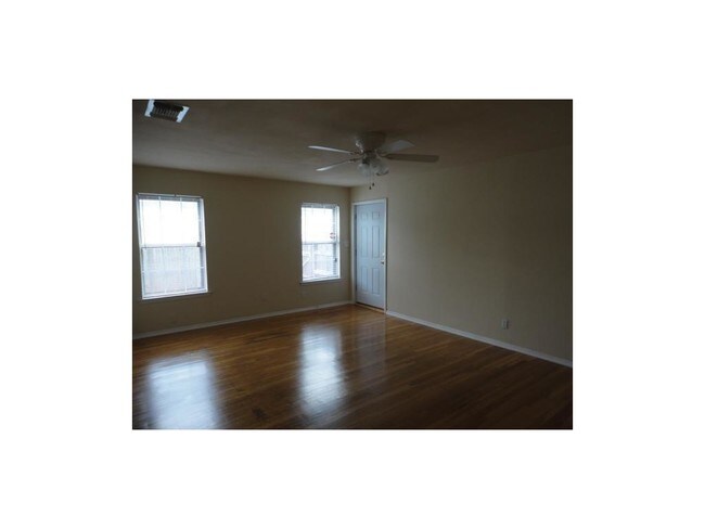 Building Photo - 219 Merritt St