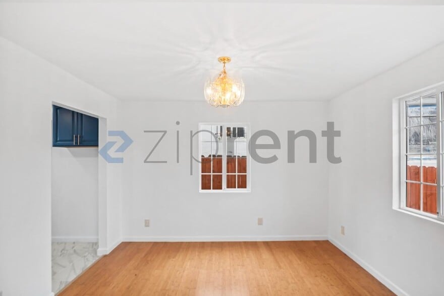 Building Photo - Unit