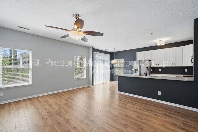 Building Photo - 646 Grove Cir