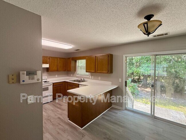Building Photo - 227 Sugar Mill Dr