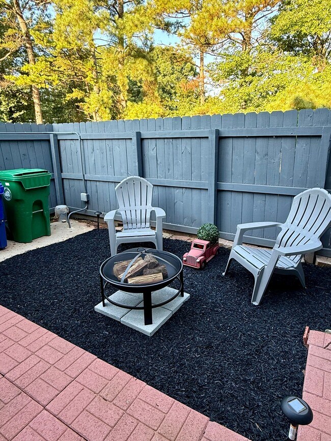 Building Photo - 1047 Mariners Ct