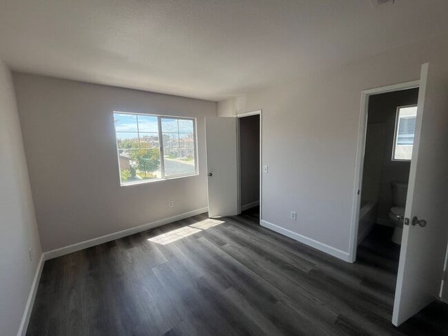 Building Photo - 39790 Monarch Dr