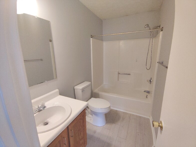 Building Photo - 29 Fonda Dr