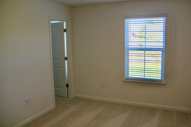 Building Photo - 464 Blair Rd