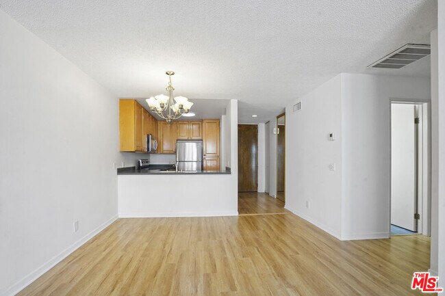 Building Photo - 10751 Wilshire Blvd