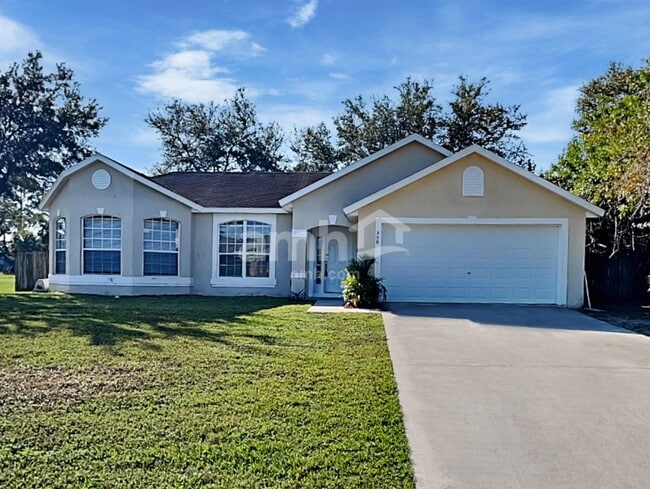 Building Photo - 558 Hatcher St SE