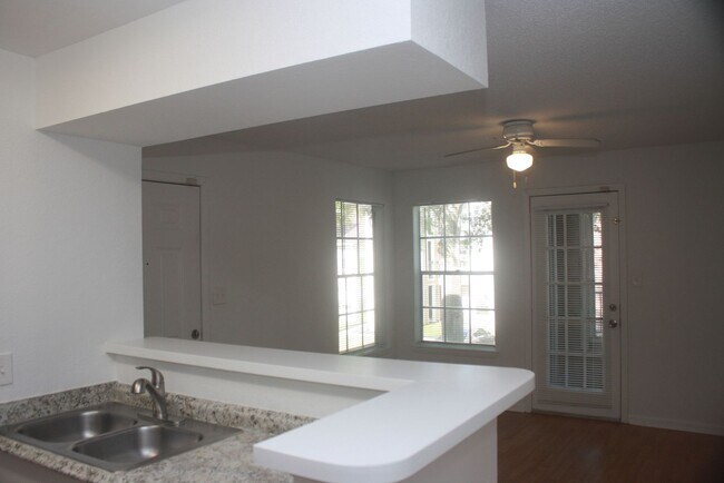 Building Photo - 4225Thor205