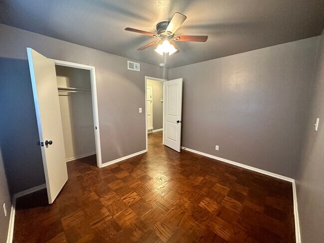 Building Photo - Fully Remodeled 3-bed 1-bath House Availab...