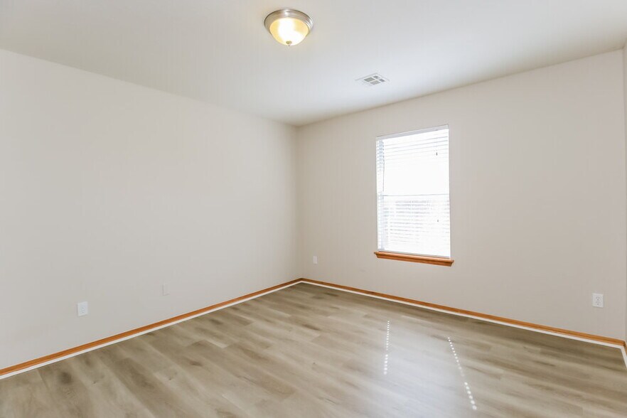 Building Photo - 528 NW 174th St