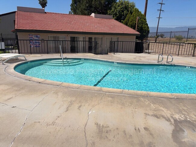 Building Photo - 2255 Cahuilla St