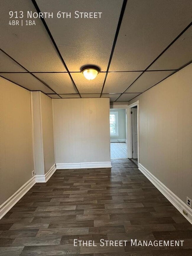 Building Photo - 913 N 6th St