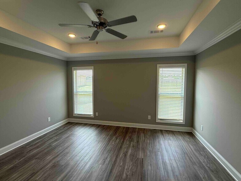 Building Photo - 573 Patrick Farms Dr