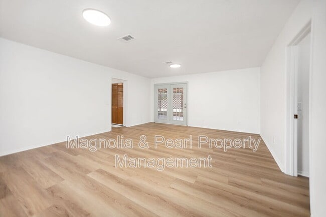 Building Photo - 207 Westwood Pl