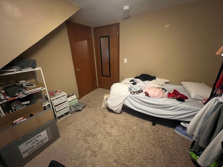 Building Photo - 136 14th St NE