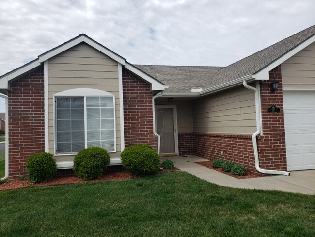 Building Photo - 2022 S Webb Rd