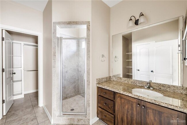 Building Photo - 18 W Garfield Ave