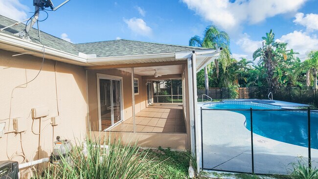 Building Photo - 1521 Barber St