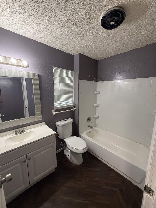 Building Photo - Conveniently Located Haven Near Austin Hotspots