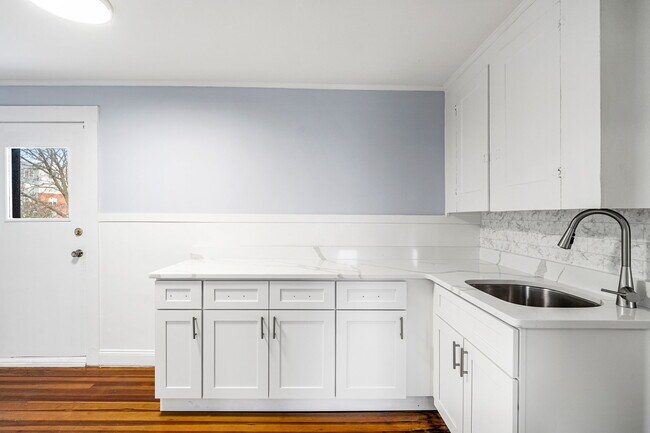 Building Photo - 1281 Middlesex St