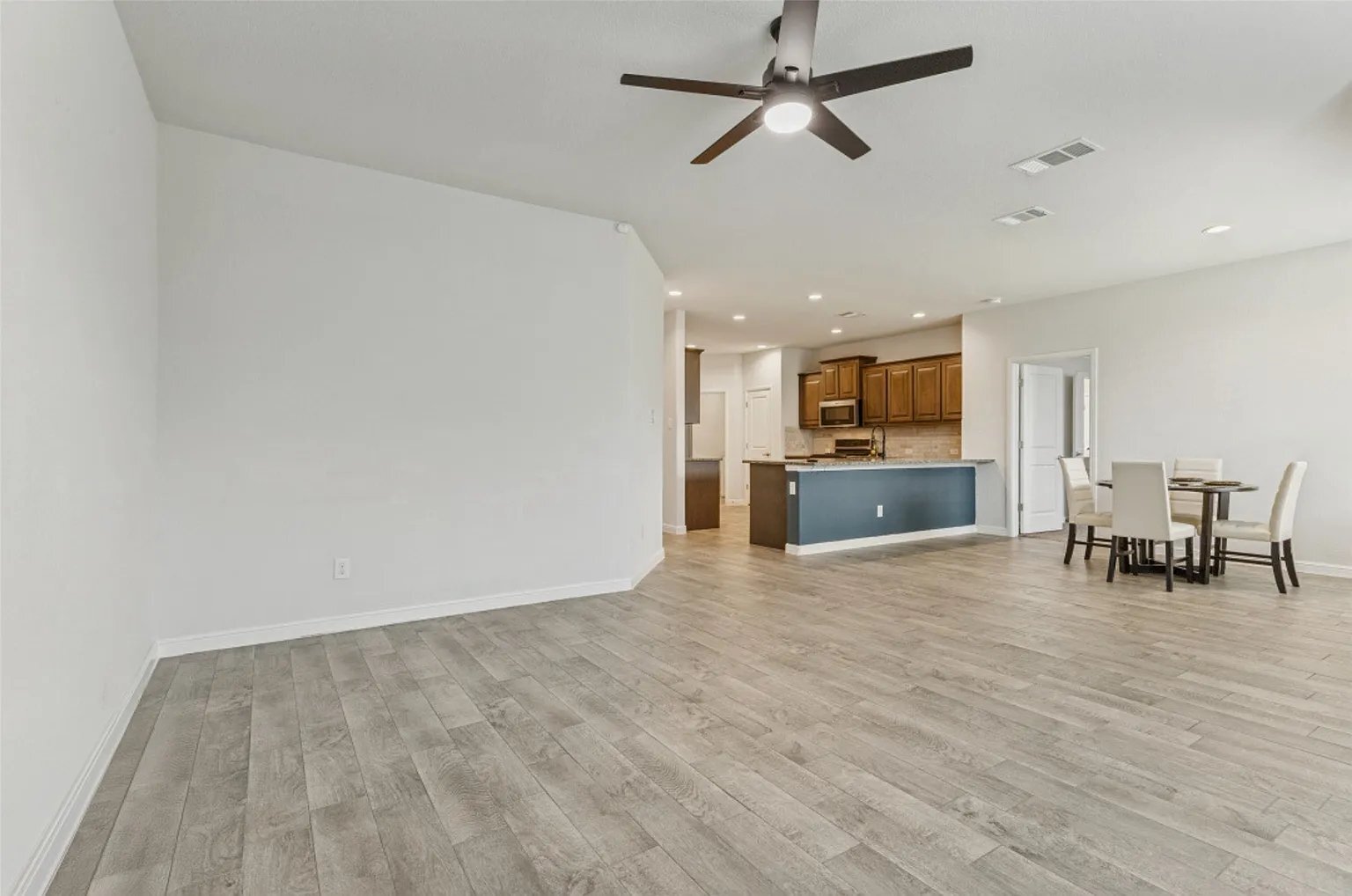 Building Photo - 9125 Highland Orchard Dr