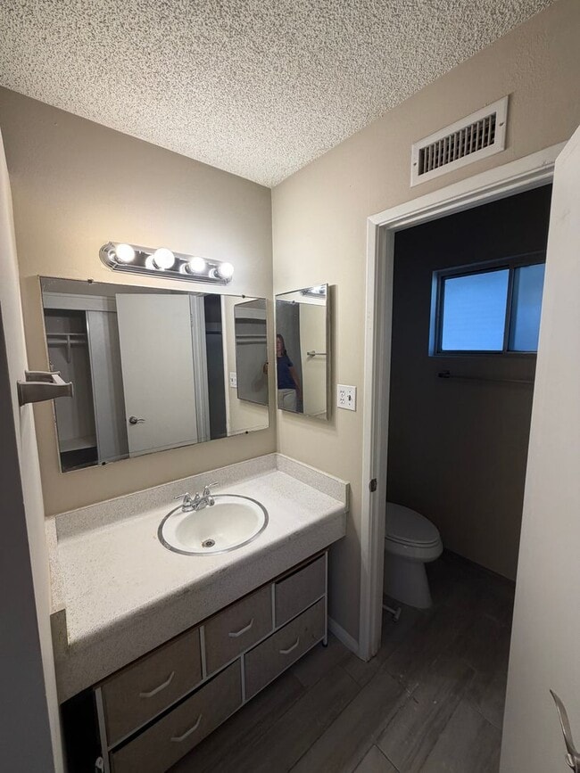 Building Photo - Single Story 4 bed, 2 bath home with RV Access