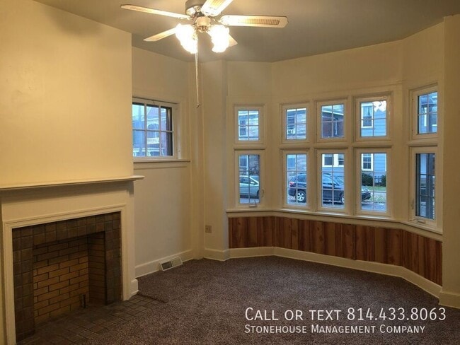 Building Photo - 360 W 7th St