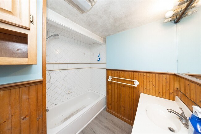 Building Photo - 10 Alpine St