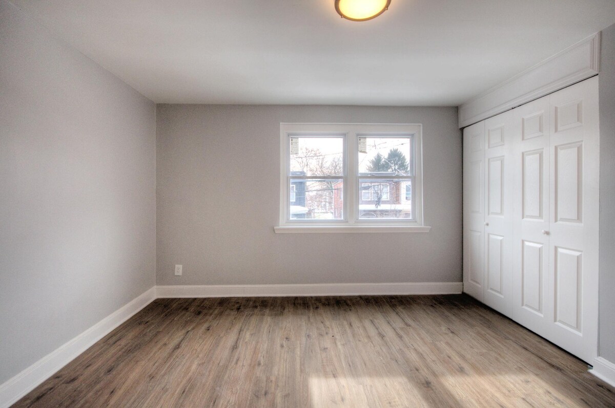 Building Photo - 1327 Jackson St