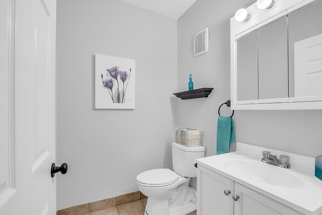 Building Photo - 200 Market St