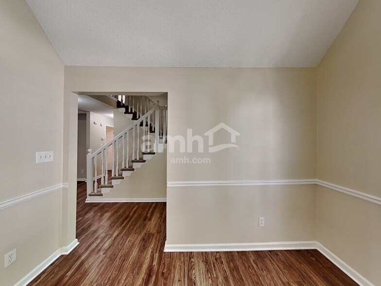Building Photo - 3846 Deercreek Dr
