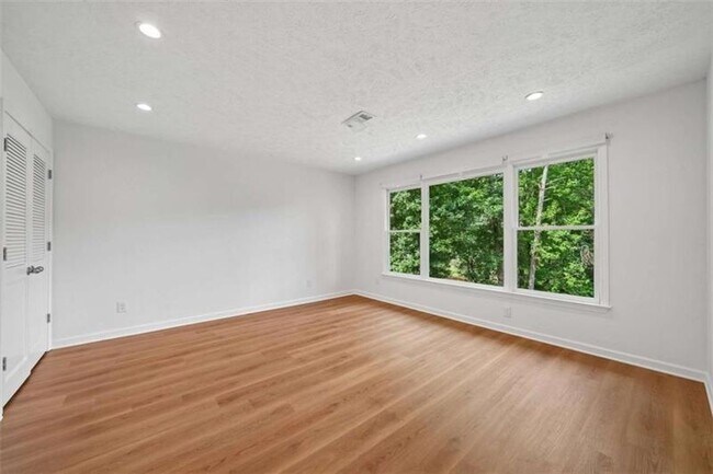 Building Photo - 5132 Willow Point Pkwy
