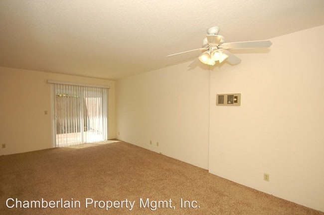 Building Photo - 237-239 Tamarack Ave