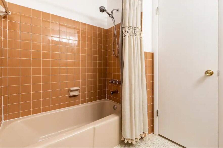 Building Photo - 1447 Caribbean Dr