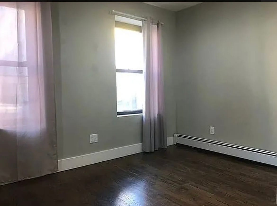 Building Photo - 165 Covert St