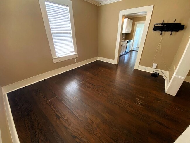 Building Photo - Adorable 2 bedroom house for rent in Downtown LC