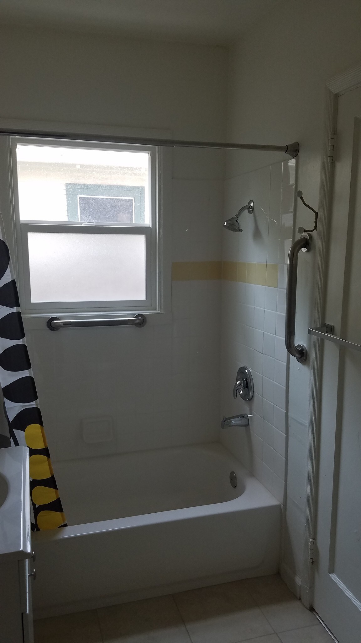 Tiled Bath and Shower - 2300 39th St
