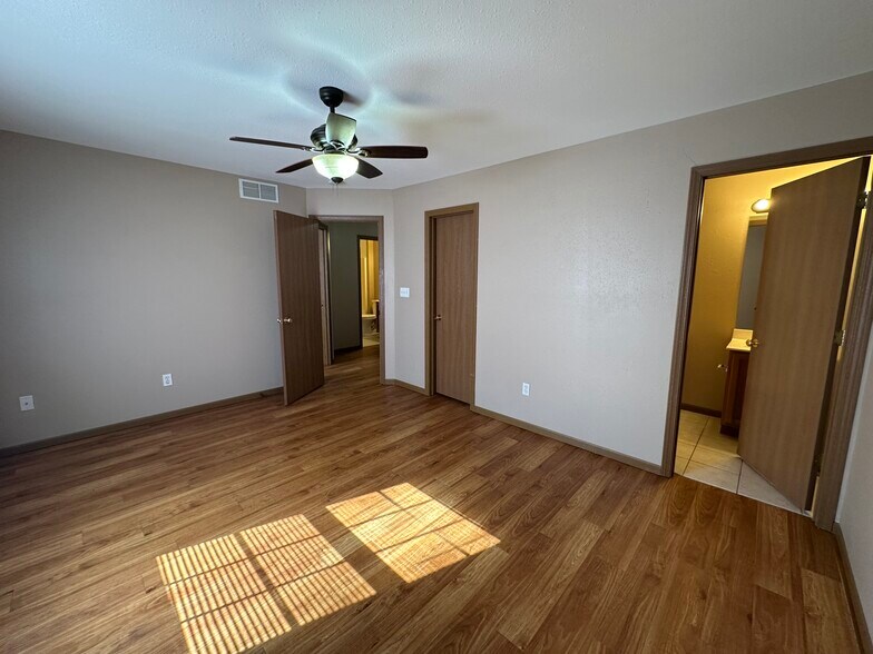 Primary Bedrom #2 - Upper Lvl - 3504 Zinnia Dr