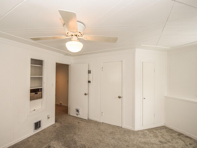 Building Photo - 143 S State St