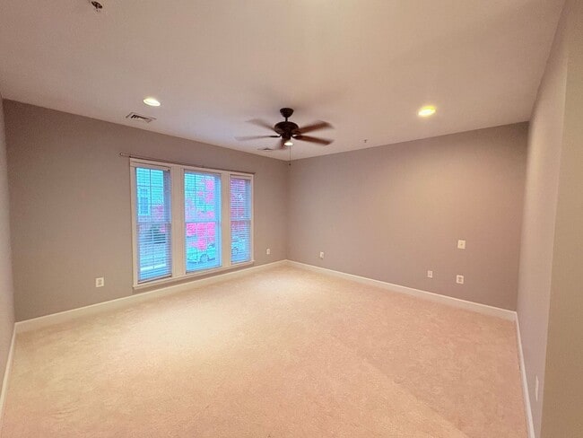 Building Photo - POTOMAC CLUB - TOWNHOUSE CONDO