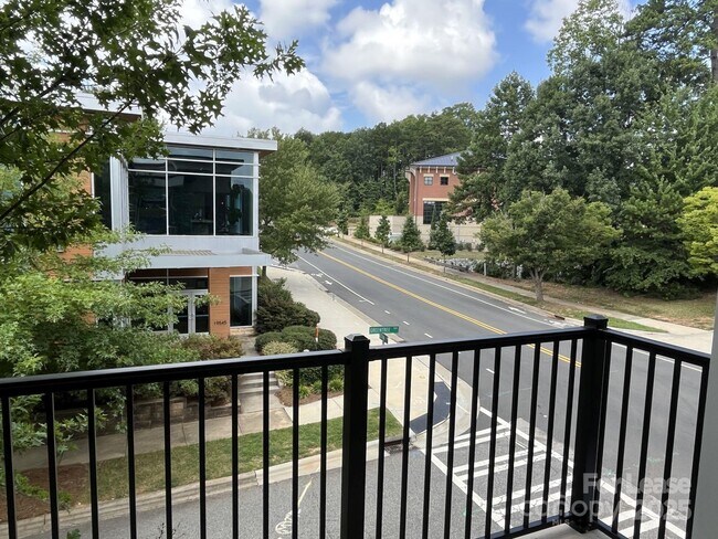 Building Photo - 19546 Greentree Way