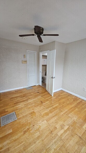 Building Photo - 126 Branch St