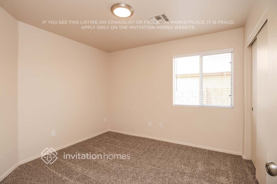 Building Photo - 2751 E Terrace Ave