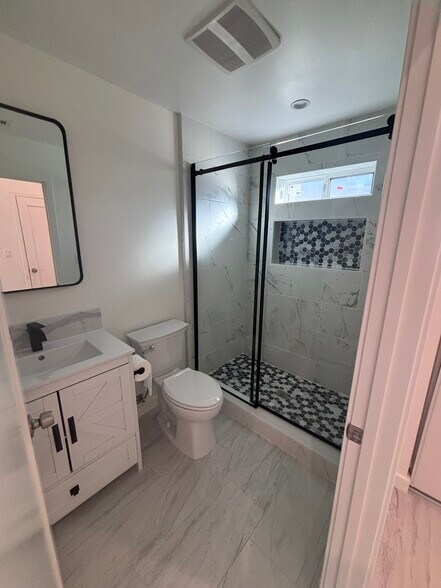 Building Photo - 7329 Mason Ave