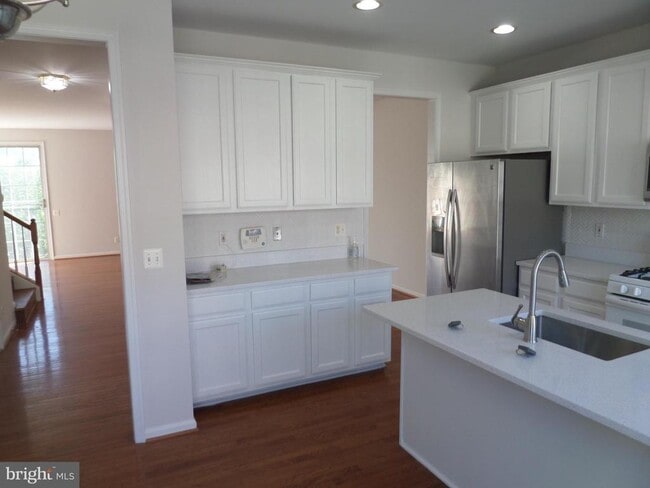 Building Photo - 45788 Smoketree Terrace
