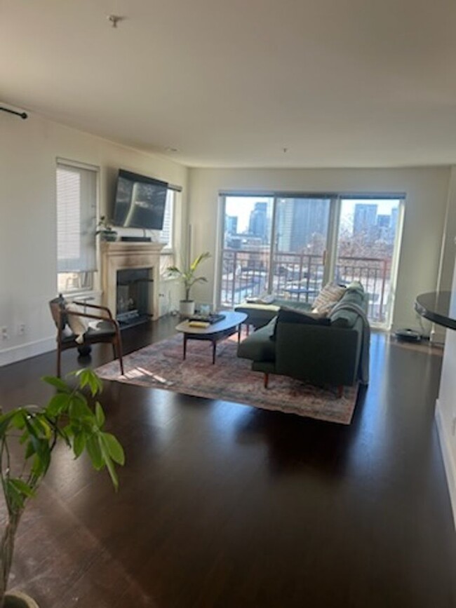 Building Photo - Stylish 1-Bedroom in the Heart of Capitol ...