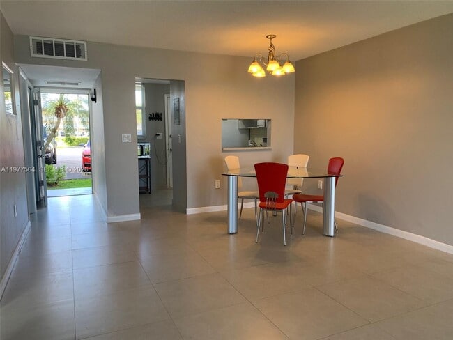 Building Photo - 3010 Marcos Dr