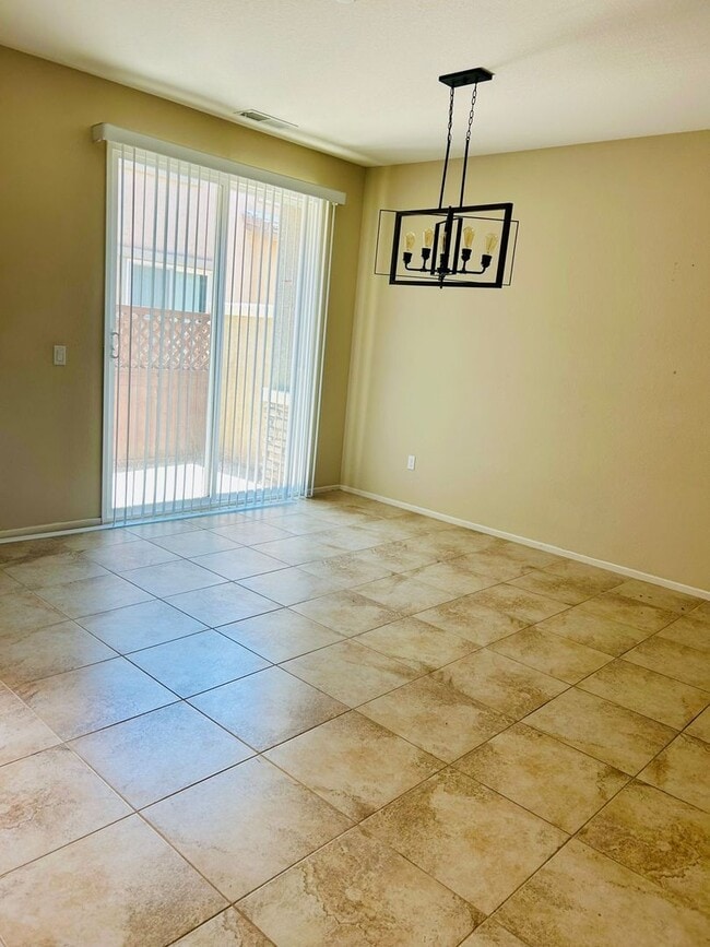 Building Photo - Beautiful TownHouse available in Brawley