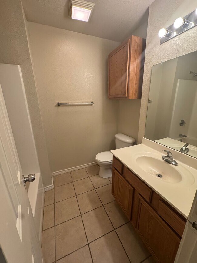 Building Photo - 1208 N Bangor Ave